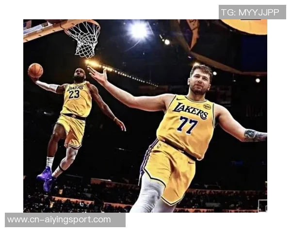 詹姆斯本赛季表现低迷球权到手立刻传给东契奇 詹姆斯本赛季表现低迷球权到手立刻传给东契奇