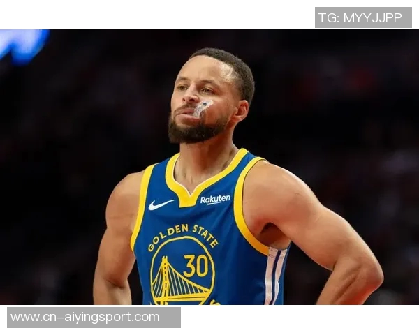 库里三分球命中数突破20个成为本赛季联盟首位达成此成就的球员 库里三分球命中数突破20个成为本赛季联盟首位达成此成就的球员