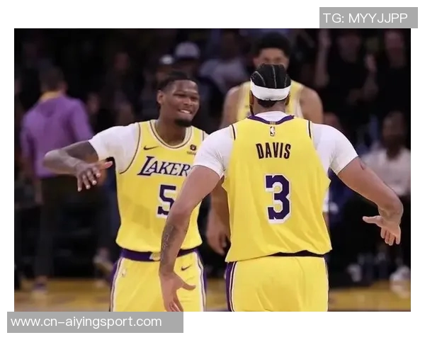 雷迪什称赞詹姆斯接地气与队友关系亲近让人感到舒适 雷迪什称赞詹姆斯接地气与队友关系亲近让人感到舒适