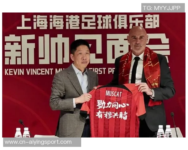 海港新闻官分享球队全家福穆斯卡特居中六名外援齐聚一堂